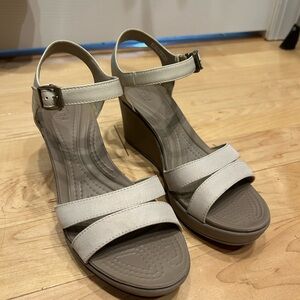 Crocs Dual Comfort Cream Wedge Sandals